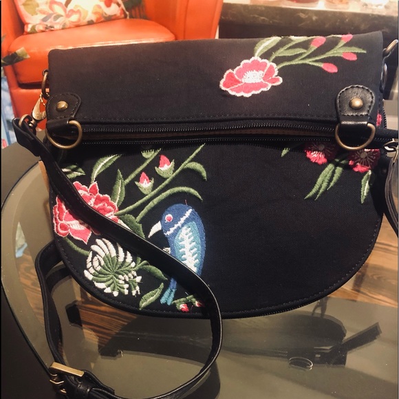 Beautiful Embroidered floral crossbody bag - Picture 1 of 5